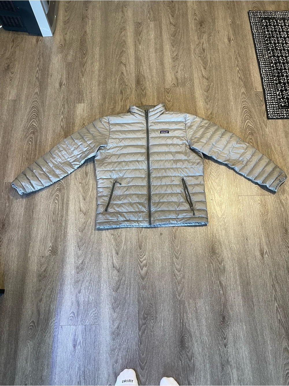 Patagonia Down Sweater Jacket Men’s Size L Gray Puffer Goose Down STY84674FA15